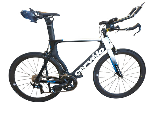 Bicicleta TT (Triatlón) Semi-nueva Cervélo P3 color Blanca/negra/azul. Talla 58