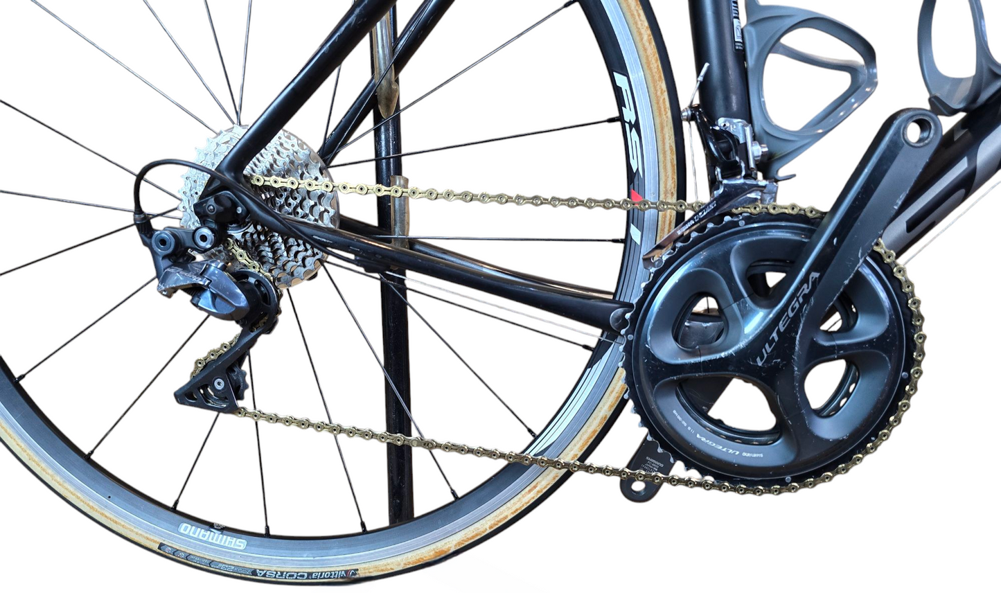 Bicicleta de ruta Scott Modelo CR1 -100. Año 2017 Talla S. Color Gris/Negro. Cuadro Carbon/Tijera Carbon. Rines aluminio. Grupo Shimano Ultegra.