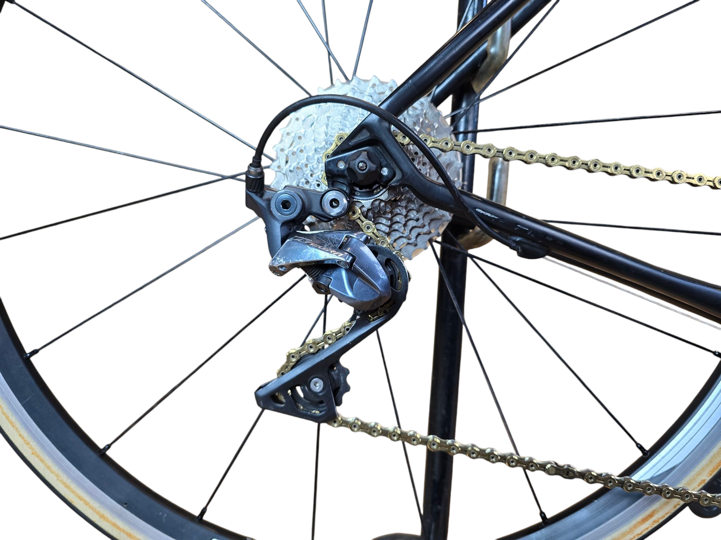 Bicicleta de ruta Scott Modelo CR1 -100. Año 2017 Talla S. Color Gris/Negro. Cuadro Carbon/Tijera Carbon. Rines aluminio. Grupo Shimano Ultegra.