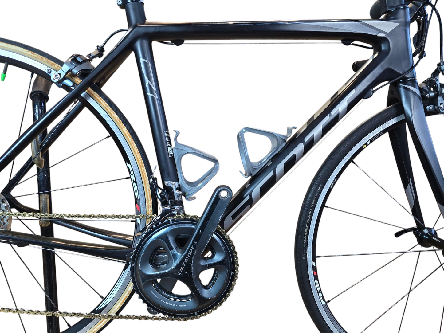 Bicicleta de ruta Scott Modelo CR1 -100. Año 2017 Talla S. Color Gris/Negro. Cuadro Carbon/Tijera Carbon. Rines aluminio. Grupo Shimano Ultegra.