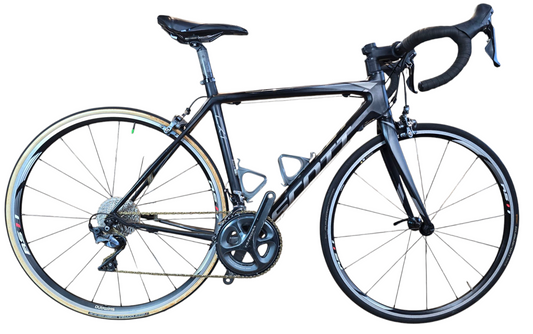 Bicicleta de ruta Scott Modelo CR1 -100. Año 2017 Talla S. Color Gris/Negro. Cuadro Carbon/Tijera Carbon. Rines aluminio. Grupo Shimano Ultegra.
